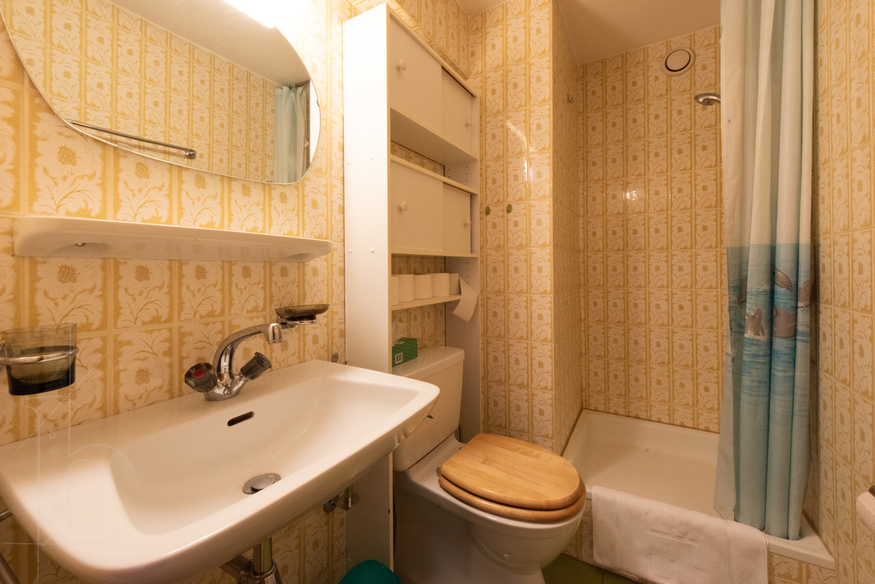 appartement-boucanier-103-verbier-salle-de-bain-lavabo-07.jpg