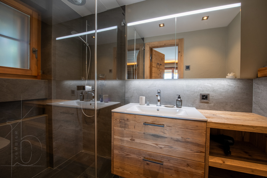 appartement-crijibe-18-verbier-salle-de-bain-double-vasque-14.jpg