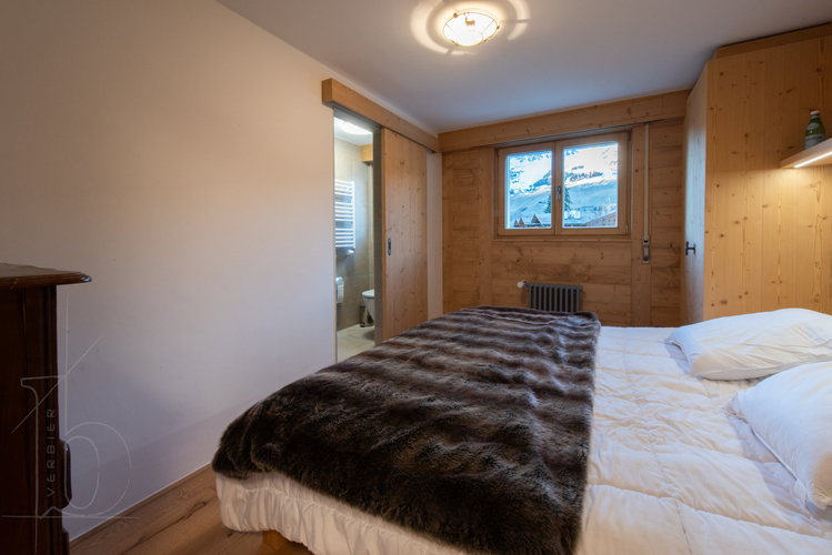 chalet-corbassiere-30-verbier-chambre-lit-double-05.jpg