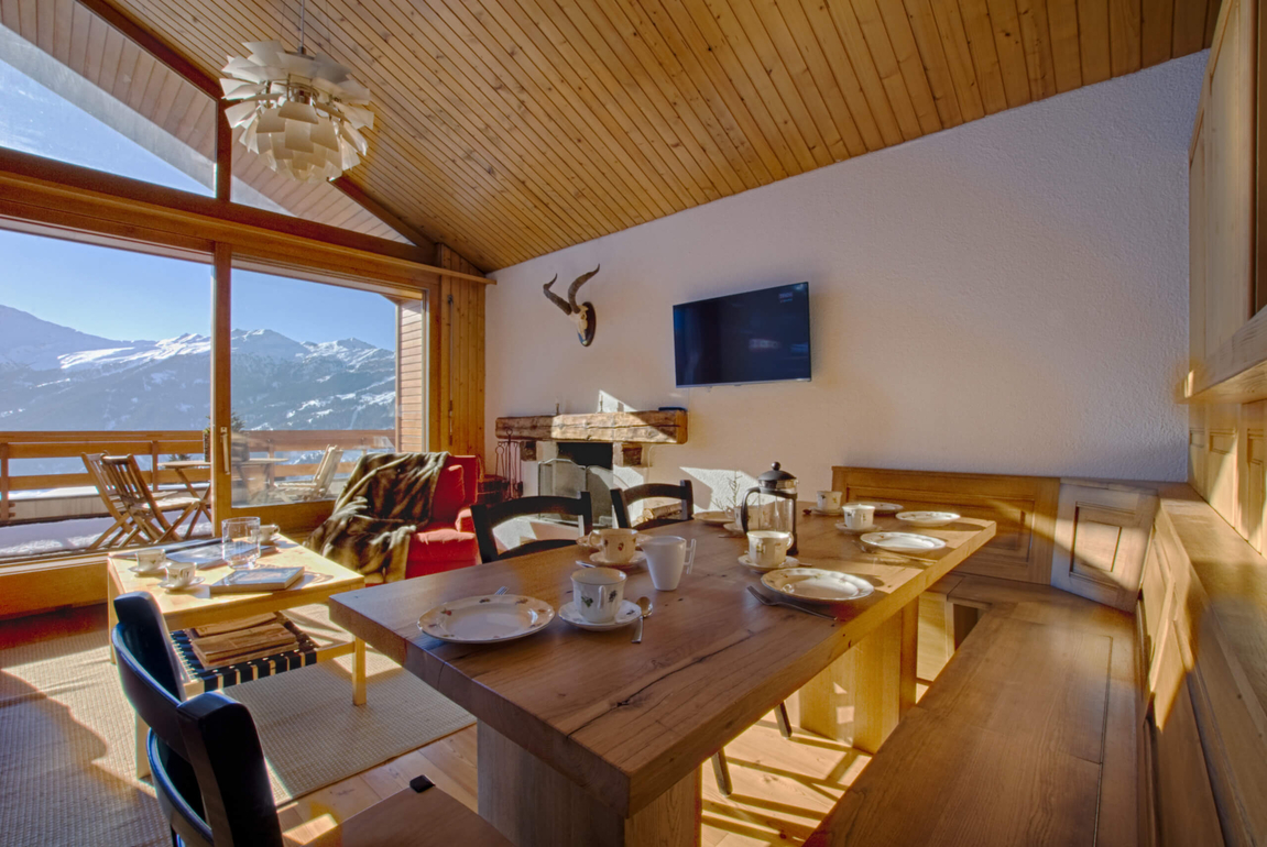 appartement-thalia-171-verbier-salle-a-manger-table-03.jpg