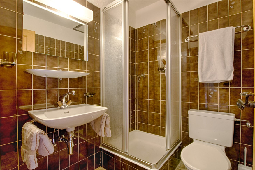 appartement-flaminia-431-verbier-salle-de-bain-douche-10.jpg