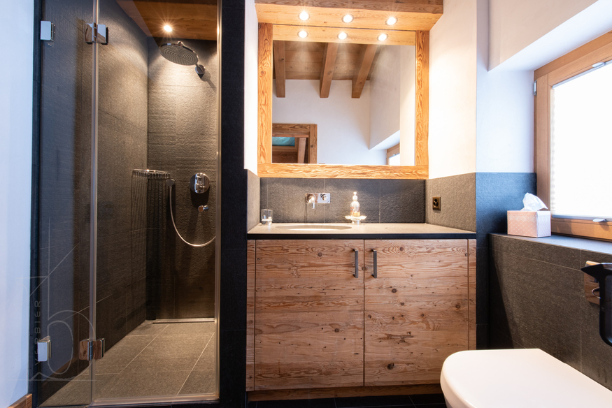 appartement-baccara-combles-verbier-salle-de-bain-douche-09.jpg