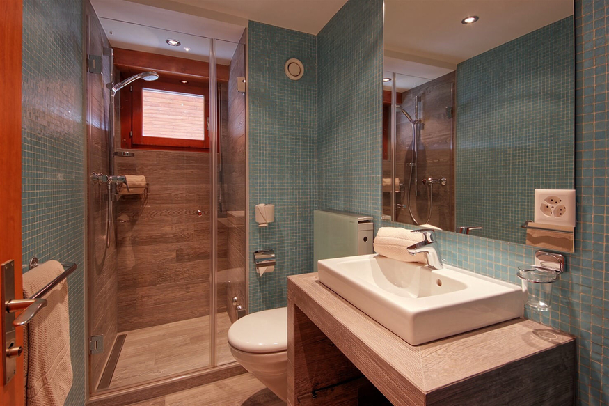 appartement-ambassador-306-verbier-salle-de-bain-douche-08.jpg