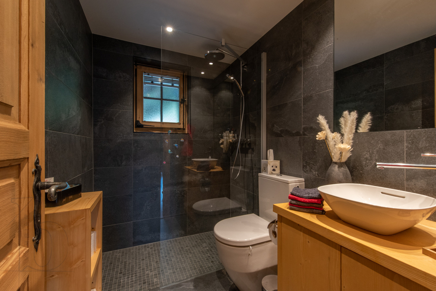 appartement-verseau-17-verbier-salle-de-bain-douche-07.jpg