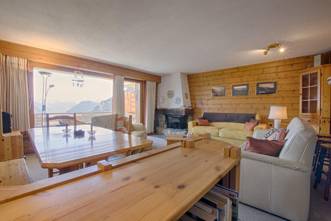 appartement-flaminia-117-verbier-salle-a-manger-table-bois-02.jpg
