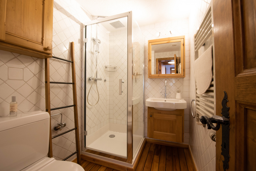 appartement-madelia-221-verbier-salle-de-bain-douche-16.jpg