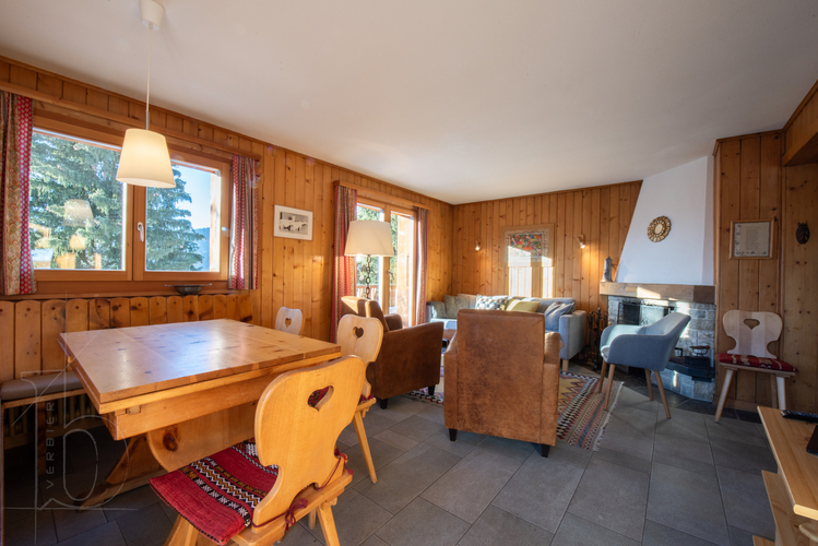 chalet-la-cigale-verbier-salle-a-manger-table-bois-04.jpg
