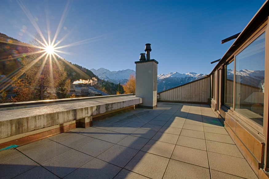 appartement-les-seracs-44-verbier-terrasse-ensoleillee-09.jpg