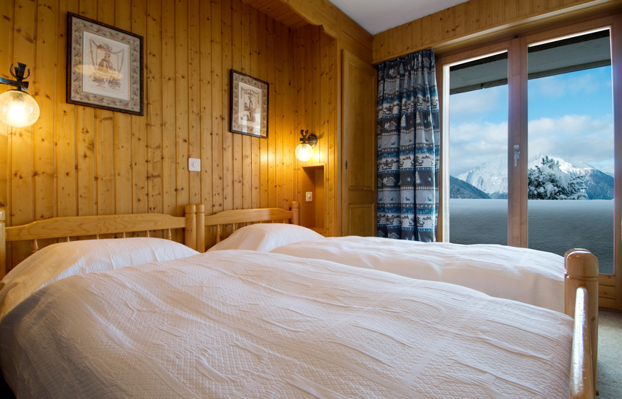 appartement-flaminia-014-verbier-chambre-vue-montagnes-10.jpg