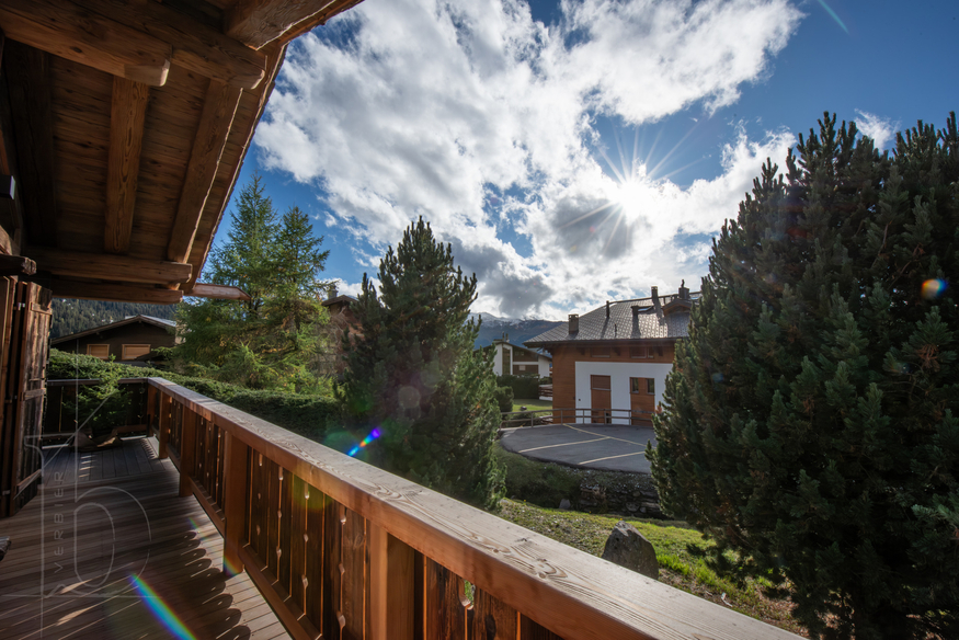 chalet-mon-ronron-verbier-exterieur-balcon-bois-10.jpg