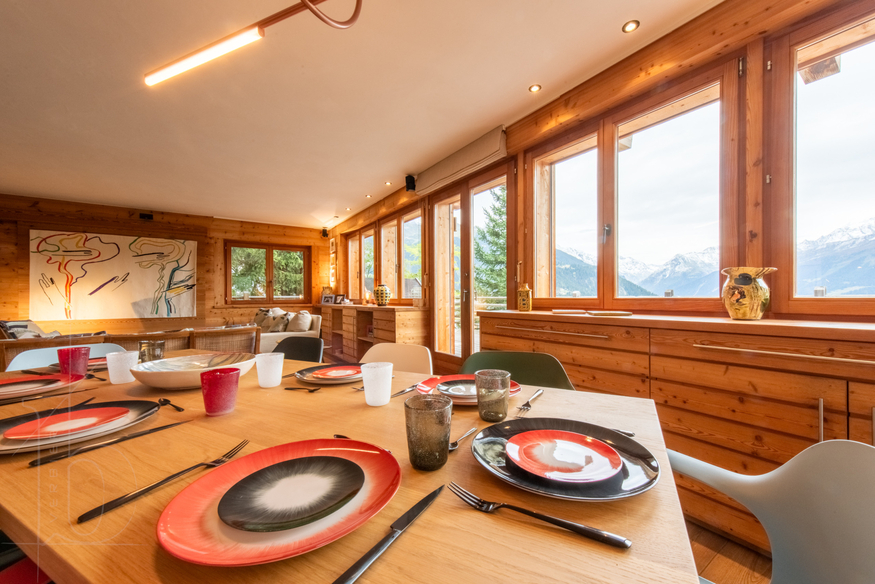 chalet-tanios-verbier-salle-a-manger-lumineuse-08.jpg