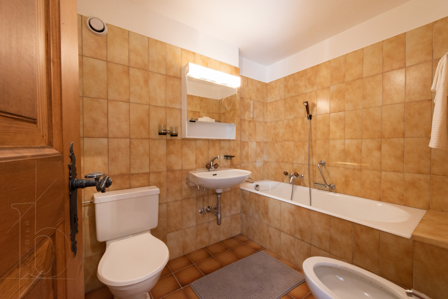 appartement-preles-120-verbier-salle-de-bain-baignoire-07.jpg