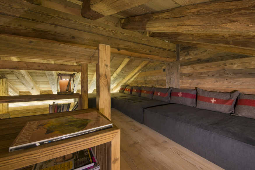 chalet-alpin-roc-verbier-coin-detente-sous-combles-18.jpg