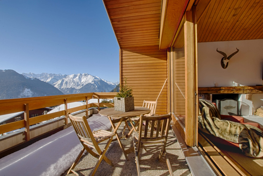 appartement-thalia-171-verbier-terrasse-espace-repas-07.jpg
