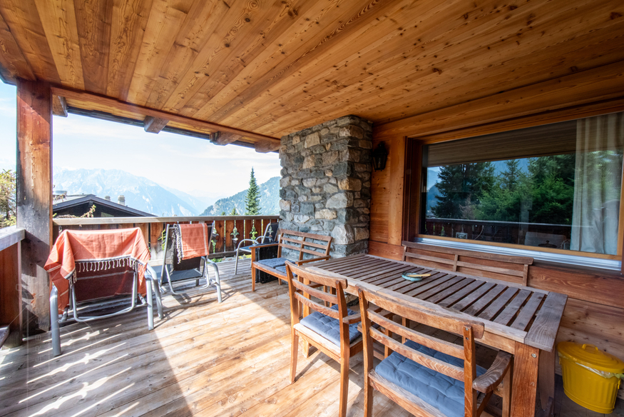 appartement-ecureuil-119-verbier-terrasse-couverte-17.jpg