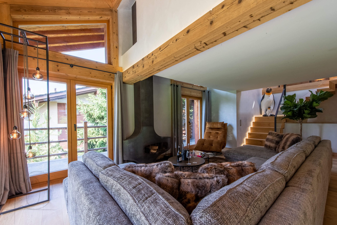 chalet-clambinet-verbier-salon-vue-baies-vitrees-03.jpg
