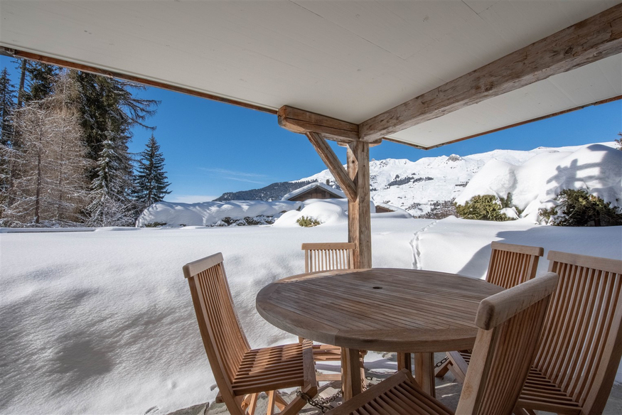 appartement-coprin-009-verbier-terrasse-table-exterieure-neige-22.jpg