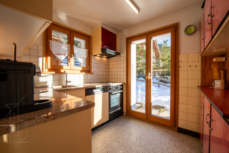 chalet-la-cigale-verbier-cuisine-equipee-05.jpg