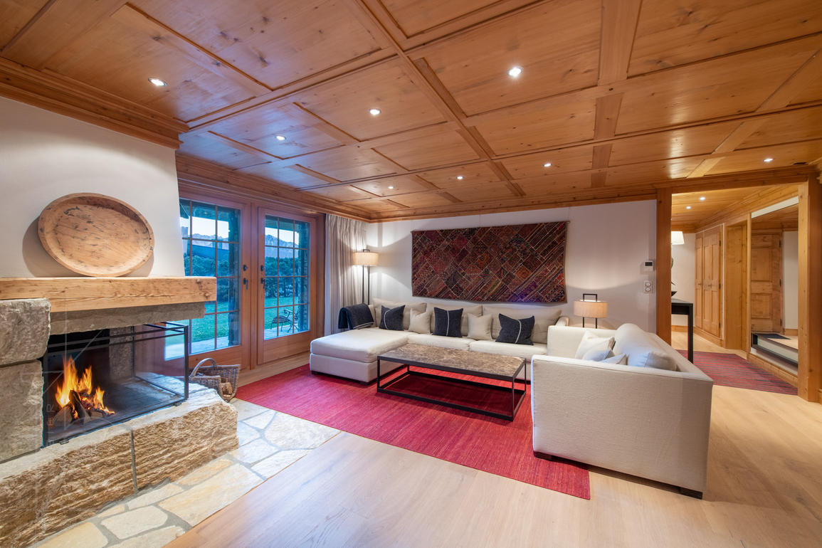 appartement-ivouette-011-verbier-salon-canapes-02.jpg
