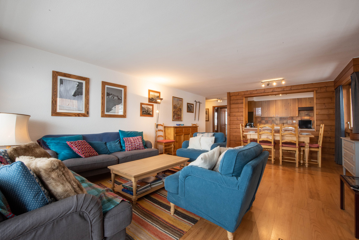 appartement-flaminia-118-verbier-sejour-lumineux-salon-repas-01.jpg