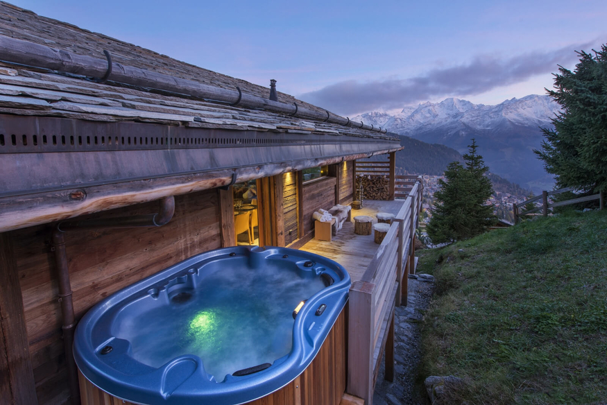 chalet-alpin-roc-verbier-jacuzzi-exterieur-vue-27.jpg