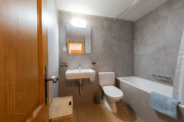 appartement-tayannes-118-verbier-salle-de-bain-baignoire-06.jpg