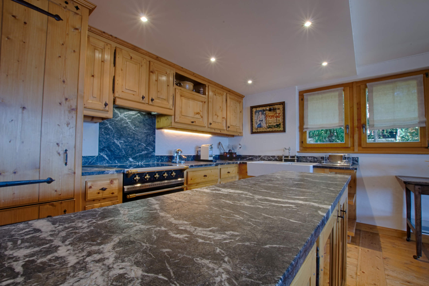 appartement-riant-mont-115-verbier-cuisine-spacieuse-11.jpg