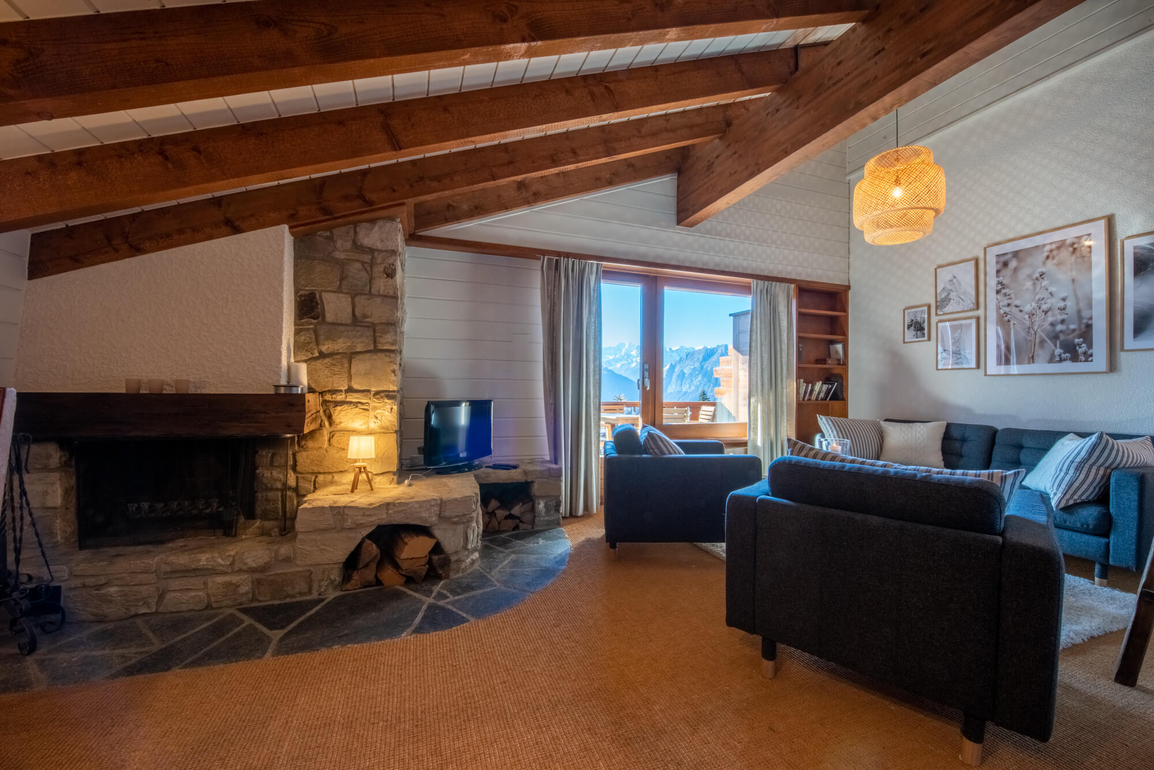 appartement-preles-223-verbier-salon-cheminee-01.jpg