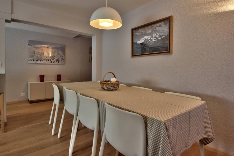 appartement-flaminia-012-verbier-salle-a-manger-table-05.jpg