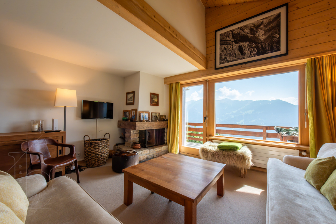 appartement-pelican-259-verbier-salon-vue-montagnes-02.jpg