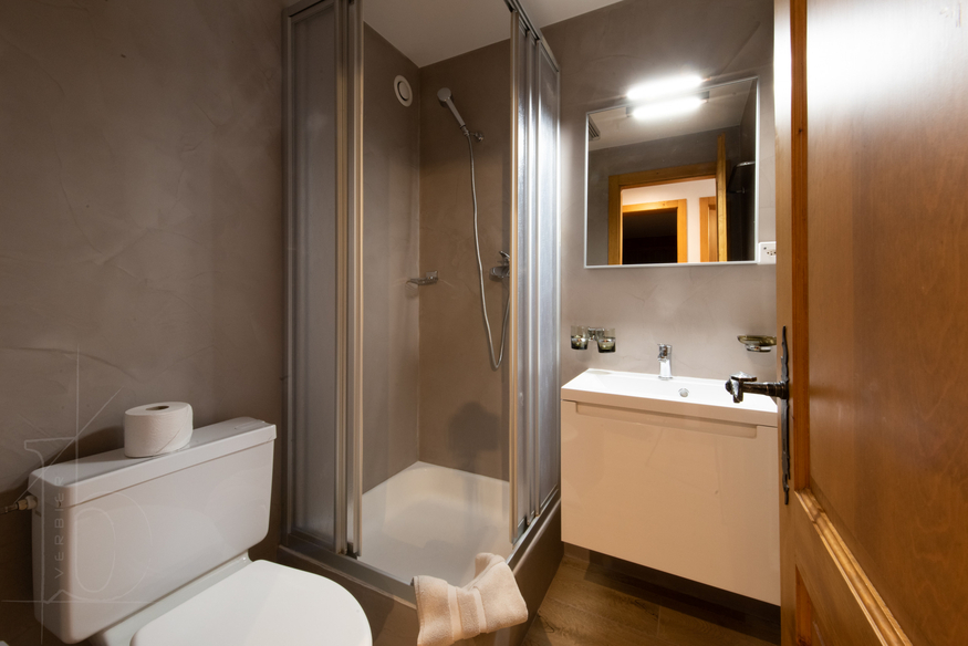 appartement-tayannes-118-verbier-salle-de-bain-douche-07.jpg