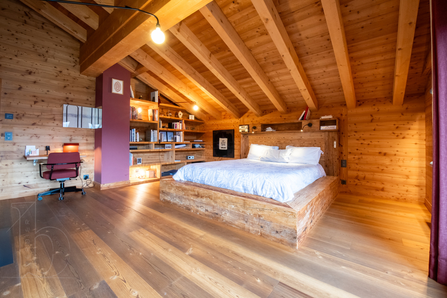 chalet-tanios-verbier-chambre-cosy-sous-poutres-12.jpg