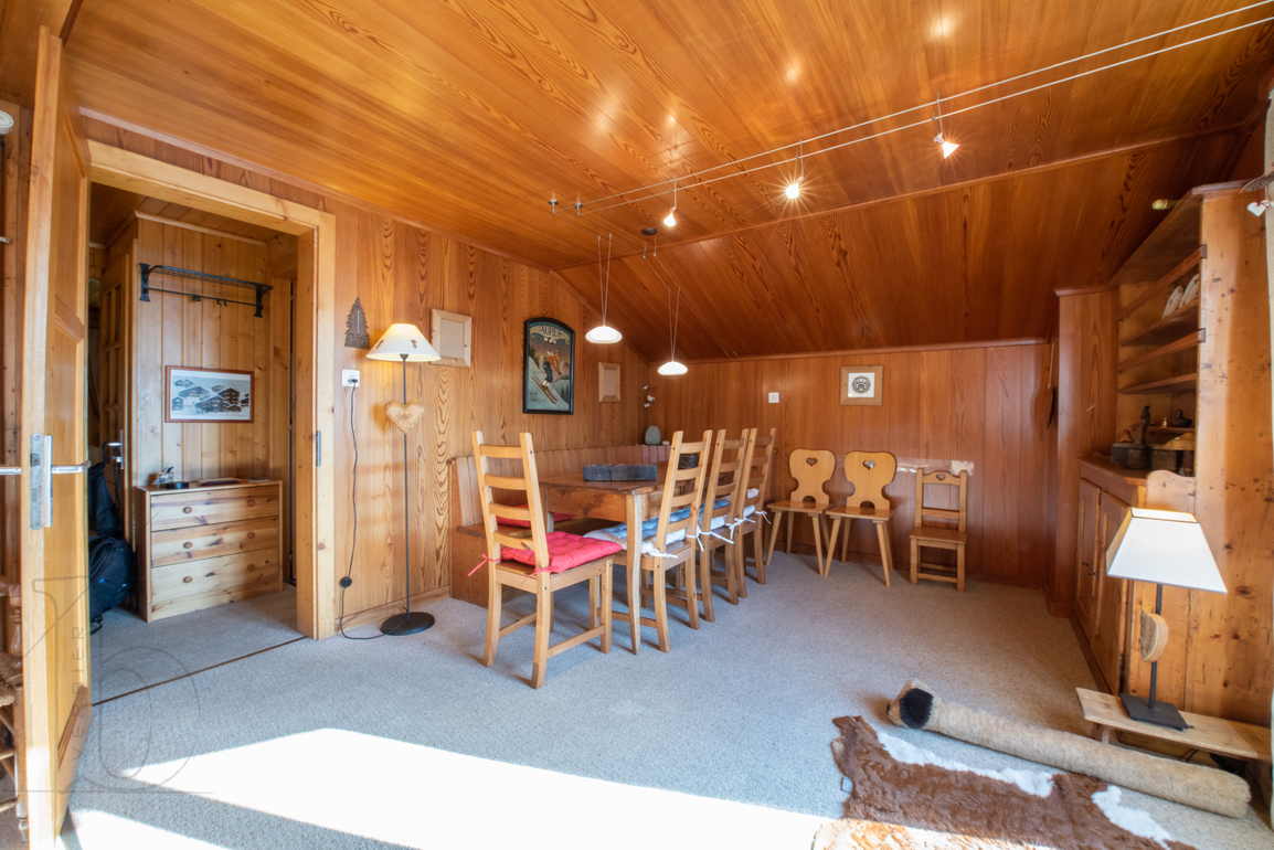 appartement-airelles-combles-verbier-sejour-coin-repas-02.jpg