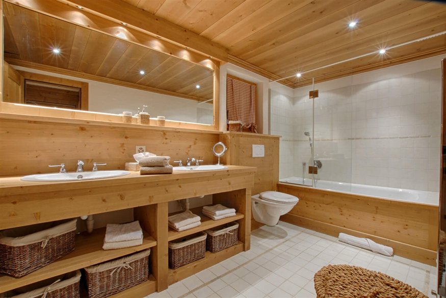 appartement-coprin-009-verbier-salle-de-bain-double-vasque-13.jpg