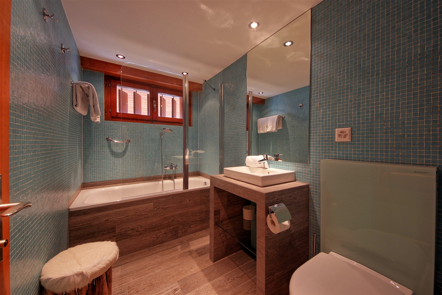 appartement-ambassador-306-verbier-salle-de-bain-baignoire-09.jpg