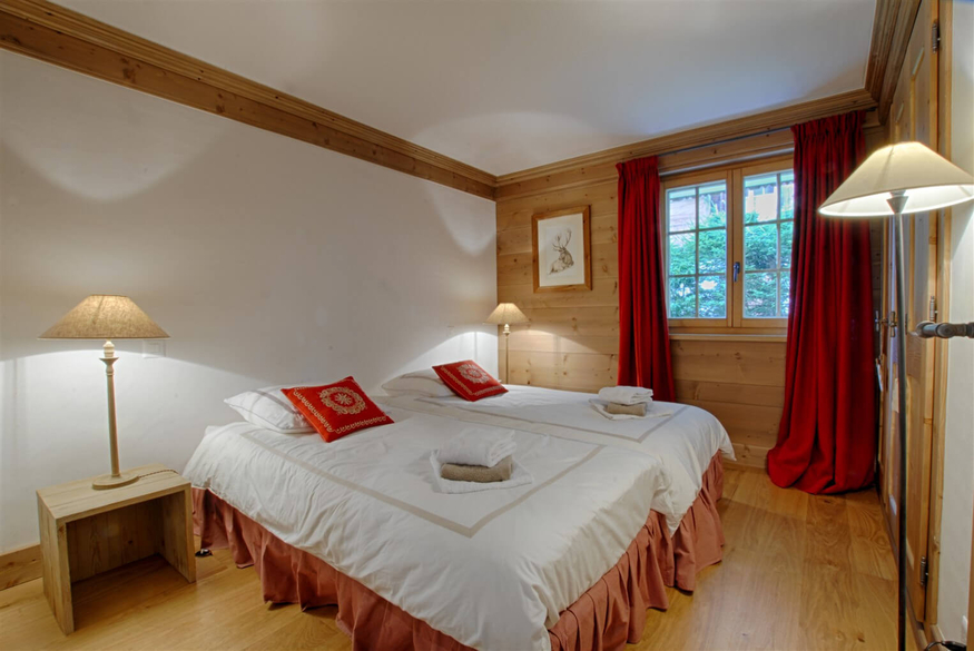 appartement-coprin-009-verbier-chambre-double-coussins-11.jpg