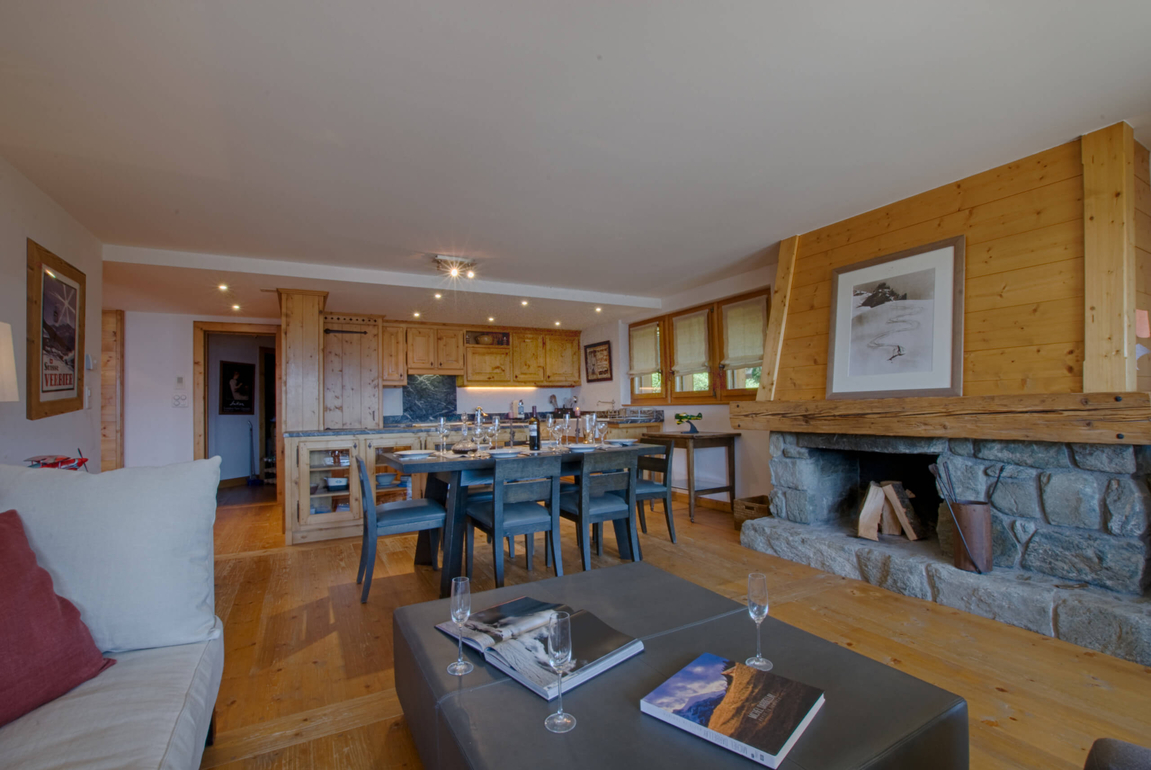 appartement-riant-mont-115-verbier-salon-cheminee-02.jpg