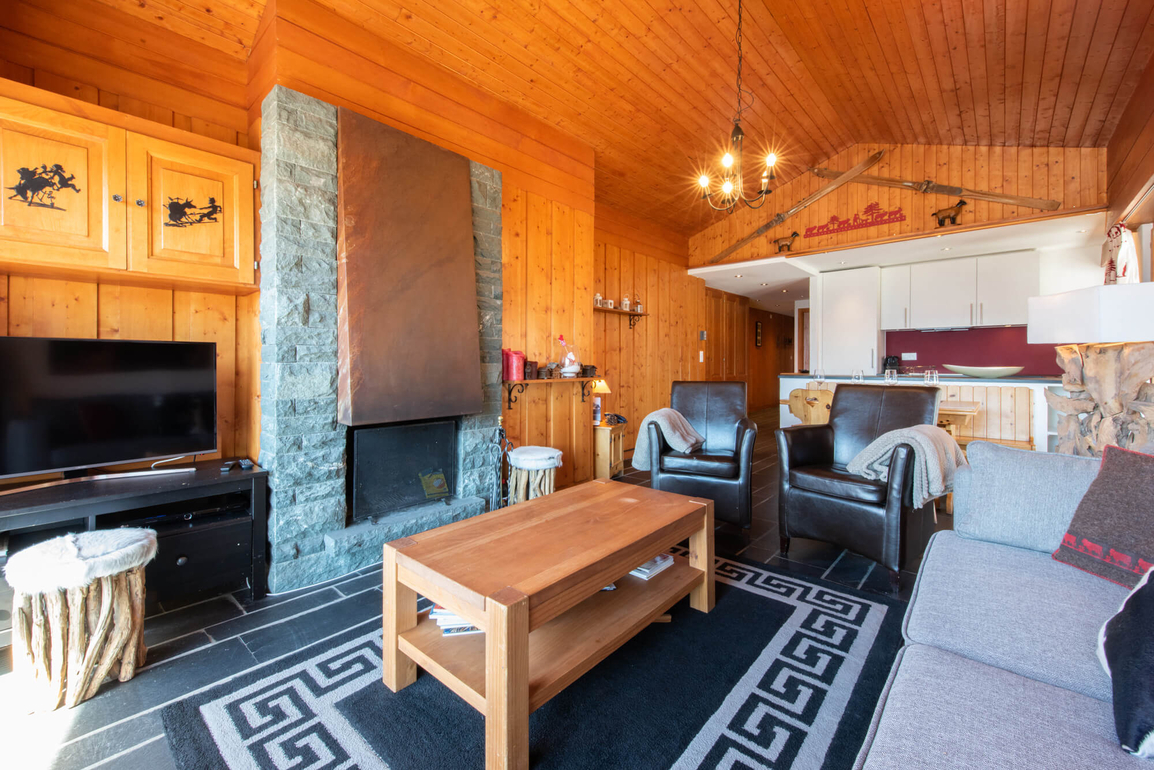 appartement-ambassador-306-verbier-coin-cheminee-salon-03.jpg