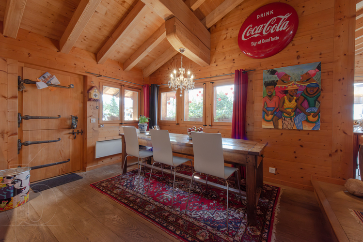 chalet-hookipa-verbier-salle-a-manger-grande-table-04.jpg