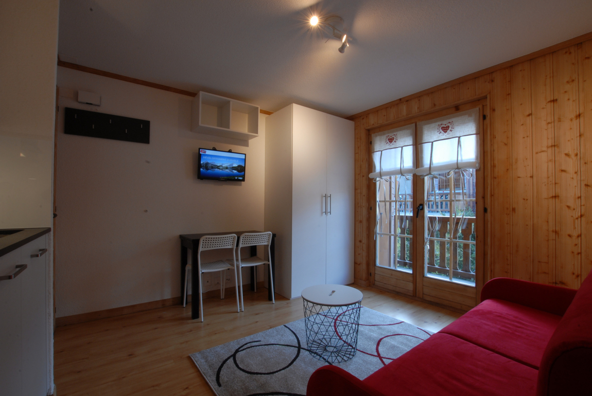 chalet-mogador-119-verbier-sejour-table-haute-tv-03.jpg