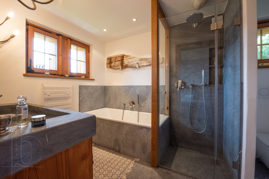 chalet-hookipa-verbier-salle-de-bain-douche-vitree-14.jpg