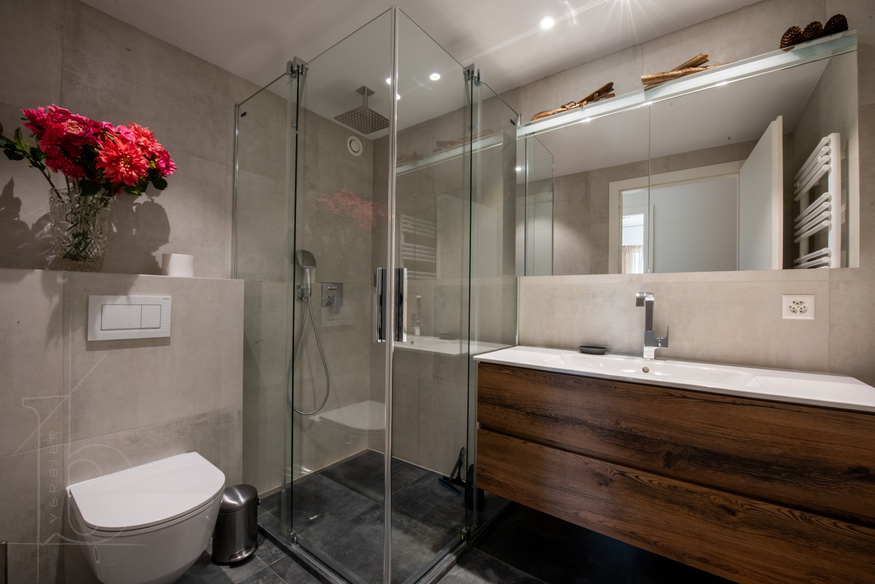 appartement-mirabelles-21-22-verbier-salle-de-bain-douche-08.jpg