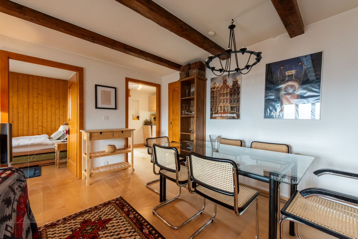 appartement-boucanier-103-verbier-salle-a-manger-table-02.jpg