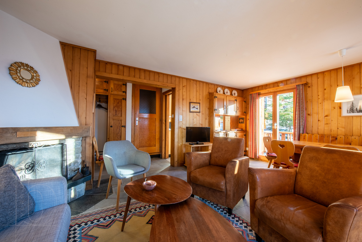 chalet-la-cigale-verbier-salon-coin-cheminee-02.jpg