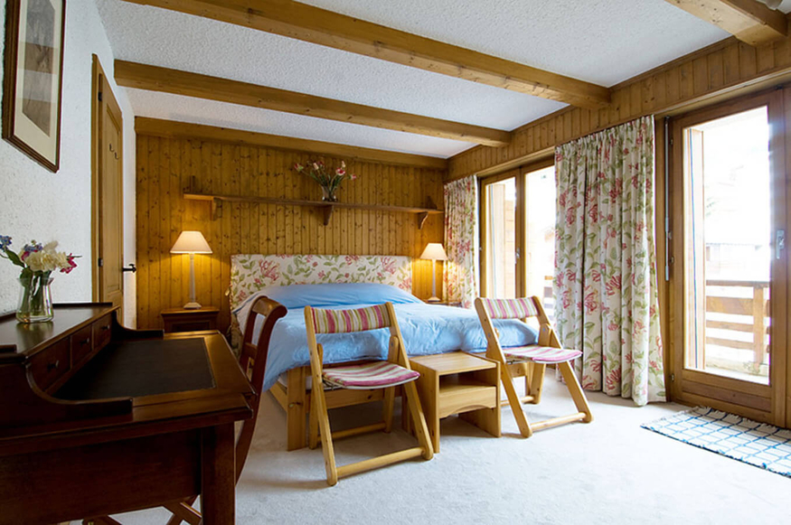 appartement-flaminia-432-verbier-coin-bureau-chambre-10.jpg