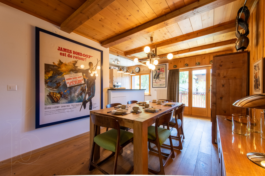 appartement-girolles-a64-verbier-coin-repas-vue-cuisine-07.jpg