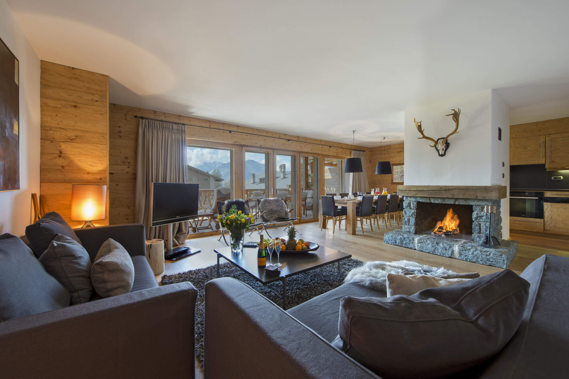 appartement-victoria-111-verbier-salon-cheminee-01.jpg