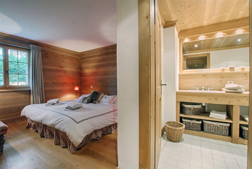 appartement-coprin-009-verbier-chambre-double-vue-2-12.jpg