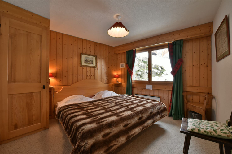 appartement-plein-ciel-119-verbier-chambre-lit-double-05.jpg
