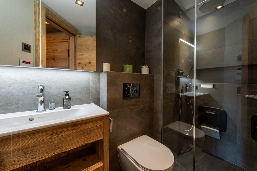 appartement-crijibe-18-verbier-salle-de-bain-douche-12.jpg